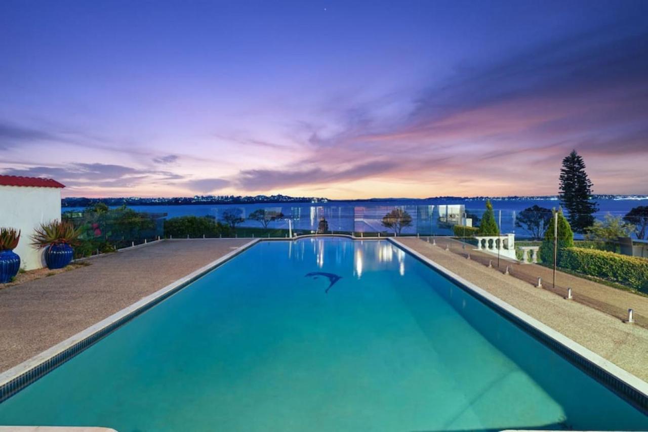 Magnificent Beachfront Mansion - Pool - Fireplace Auckland Exterior photo
