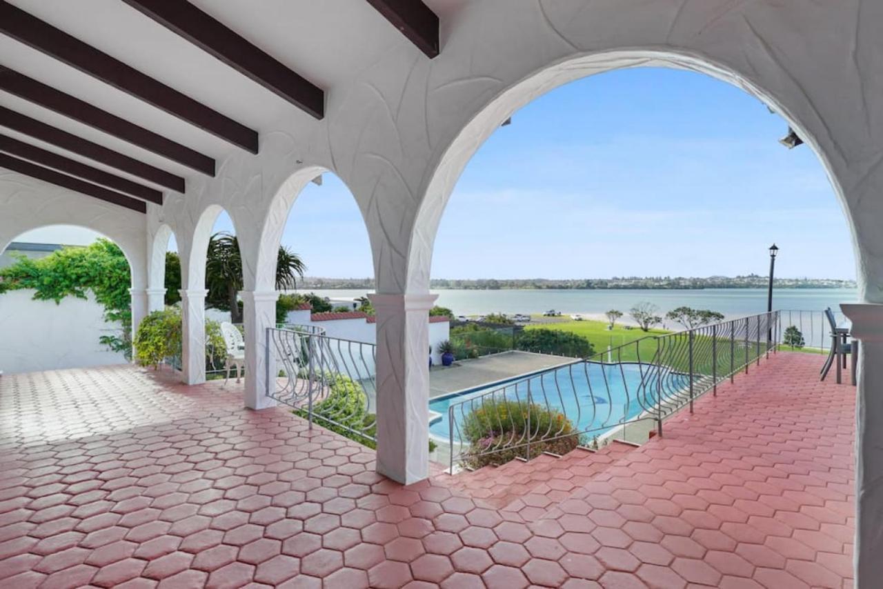 Magnificent Beachfront Mansion - Pool - Fireplace Auckland Exterior photo